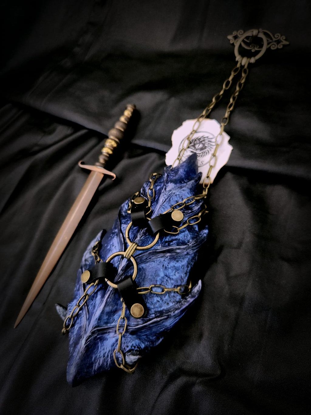Écaille de dragon Sgaeyl bleue sculptée et peinte à la main – Scales