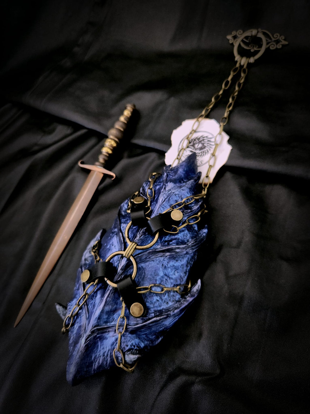 Écaille de dragon Sgaeyl bleue sculptée et peinte à la main – Scales