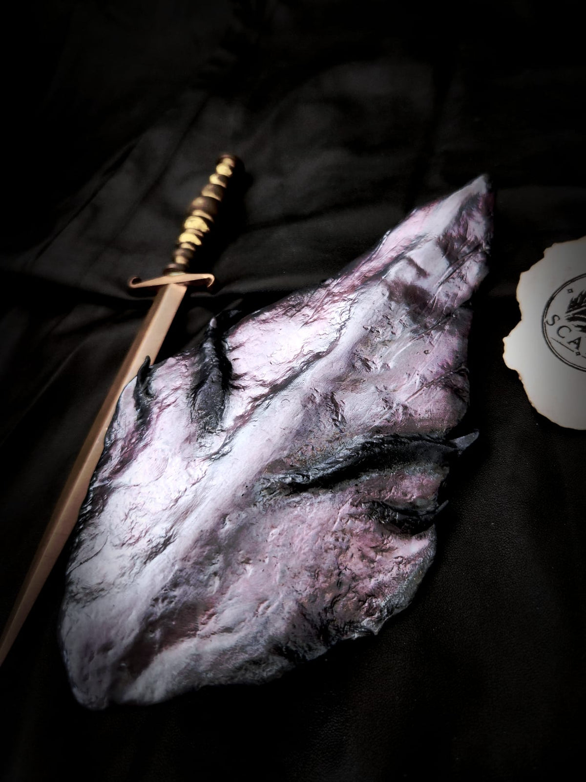 Écaille de Morning – Relique de dragon faite main, avec ou sans harnais en cuir