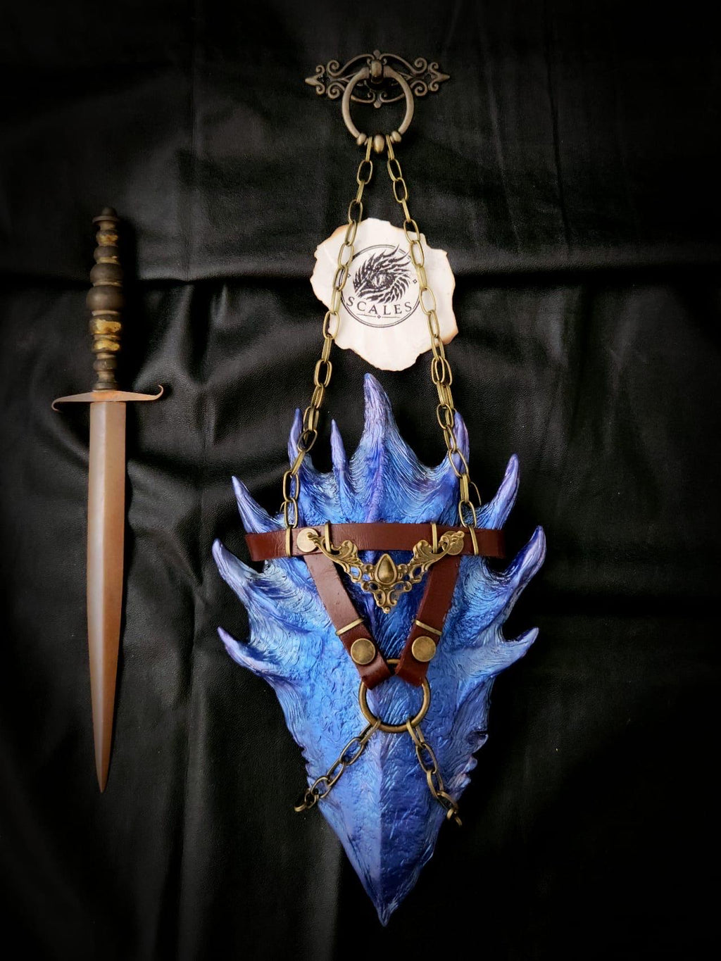 Écaille de Dreamfyre avec harnais en cuir de vachette et chaîne
