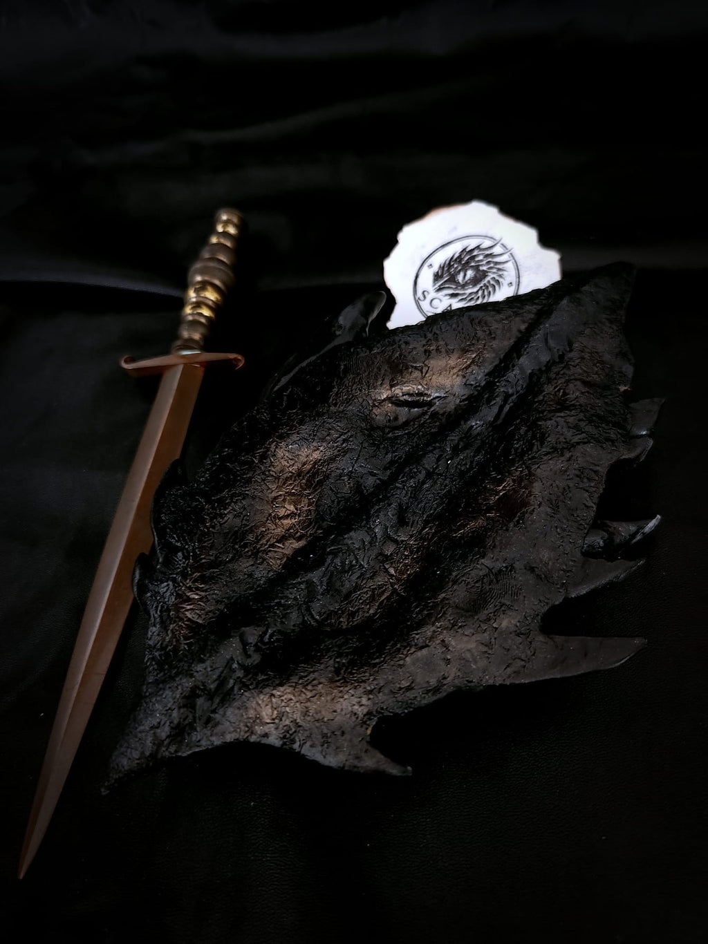 Écaille de dragon Deathwing avec détails de lave artisanal – Scales