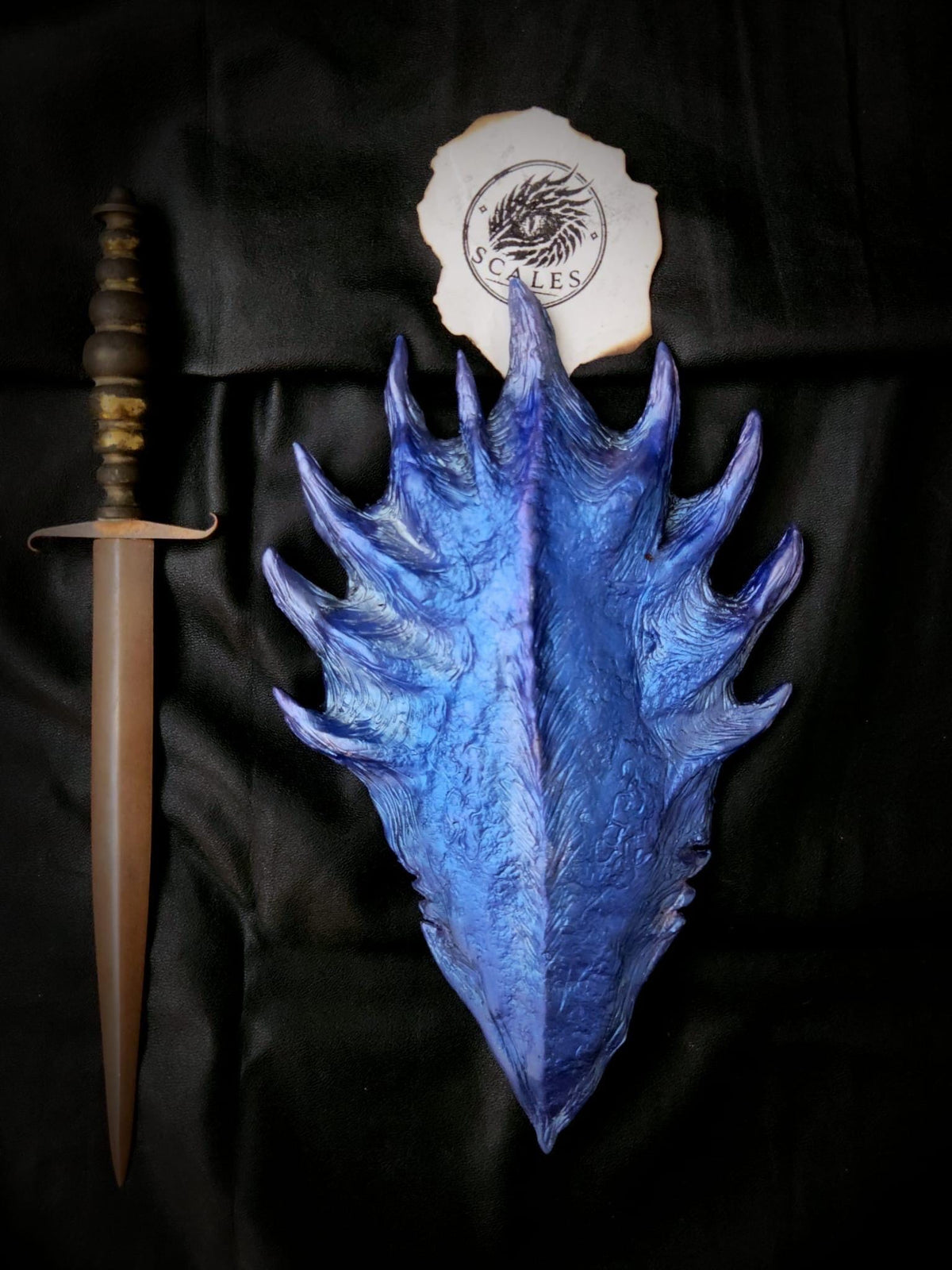 Écaille de Dreamfyre sculptée et peinte à la main