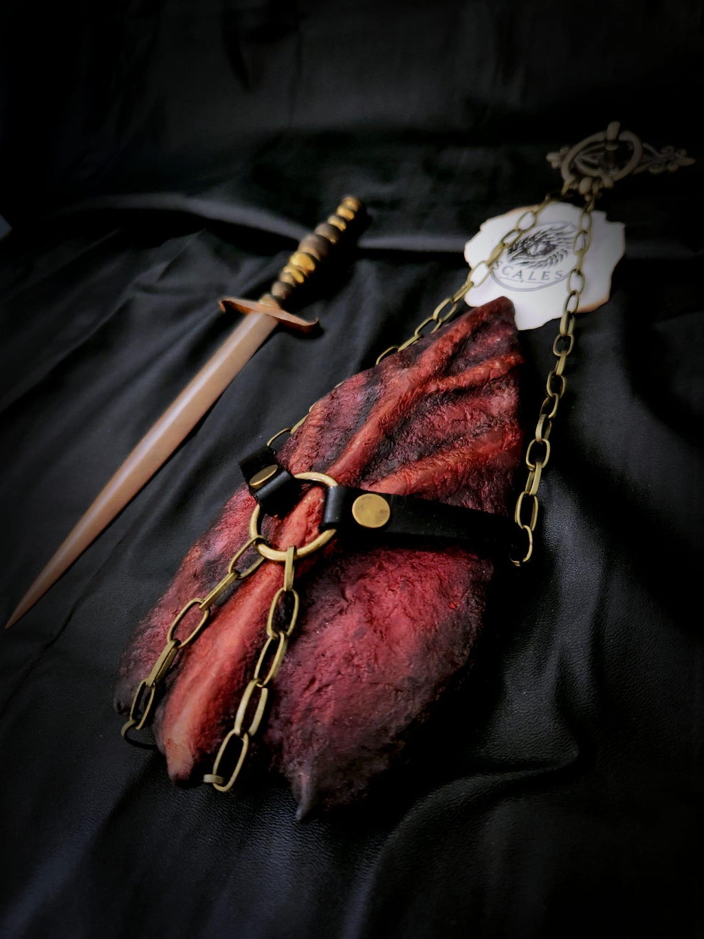 Écaille de Caraxes avec harnais en cuir de vachette