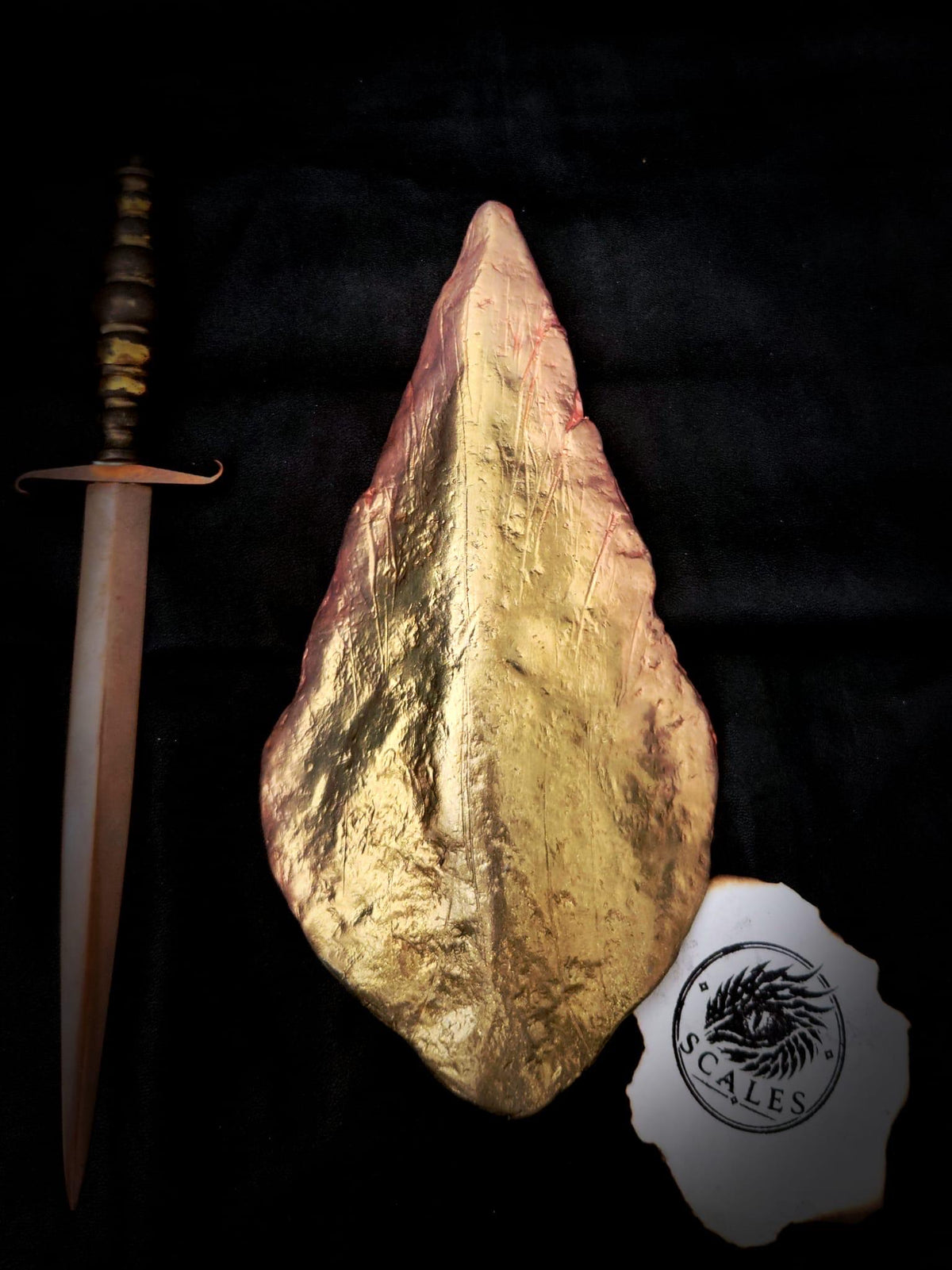 Écaille de Sunfyre version Book dorée et rose sculptée et peinte à la main