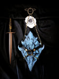 Écaille de dragon Aragon, avec harnais d'exposition en cuir et chaîne