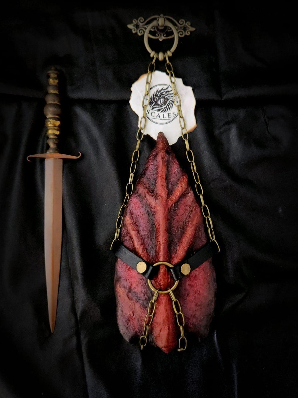 Écaille de Caraxes avec harnais en cuir de vachette