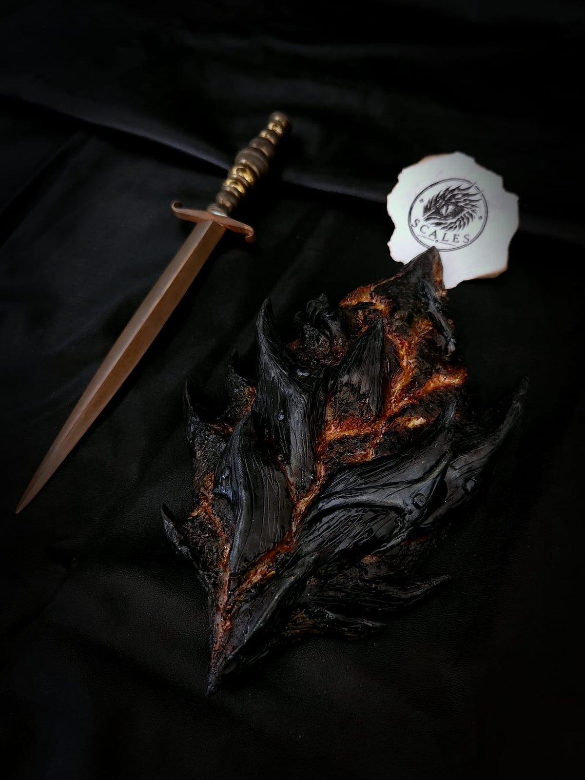 Écaille de dragon Deathwing avec détails de lave artisanal – Scales