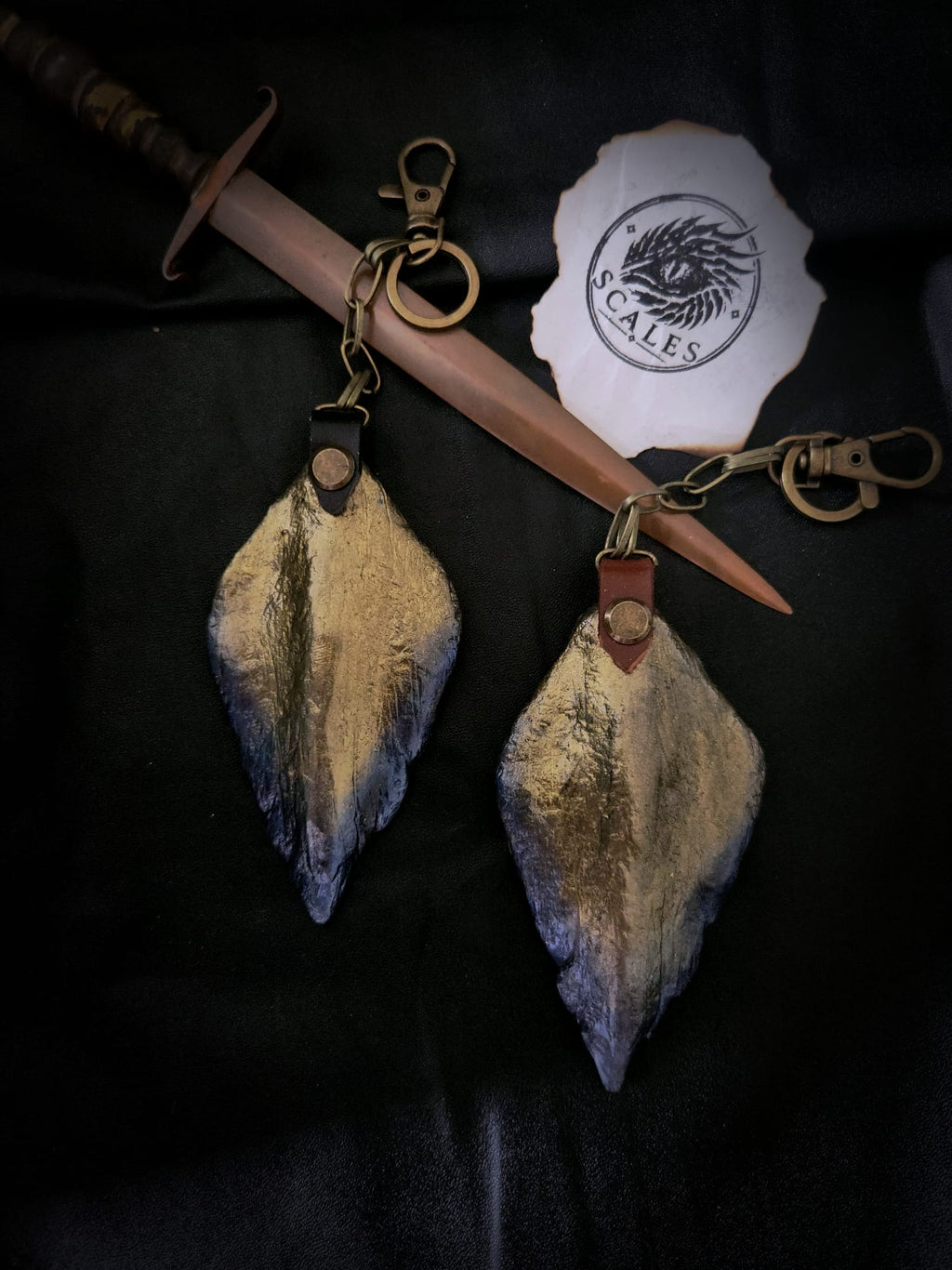Porte-clés Sunfyre avec écaille de dragon doré peinte à la main – Scales