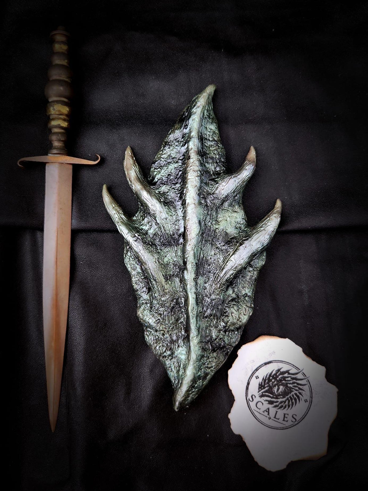 Écaille de Moondancer sculptée et peinte à la main