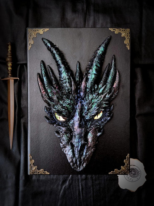 Sketchbook A4 Andarna avec sculpture de dragon peinte à la main – Scales